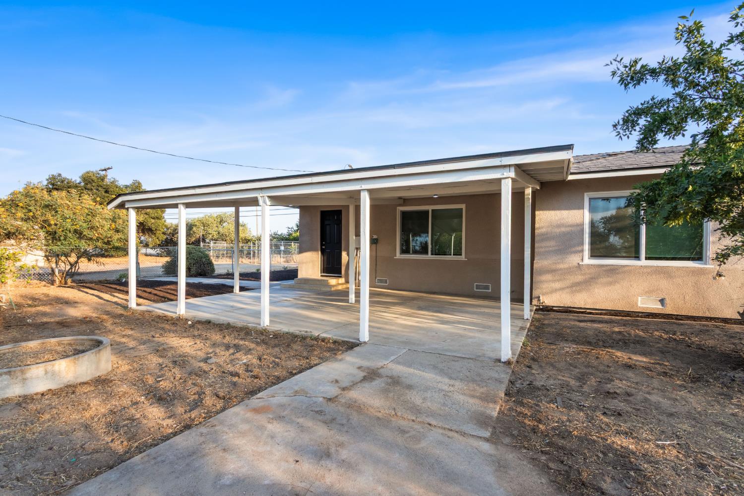 900 W Mount Whitney Ave, Riverdale, CA 93656