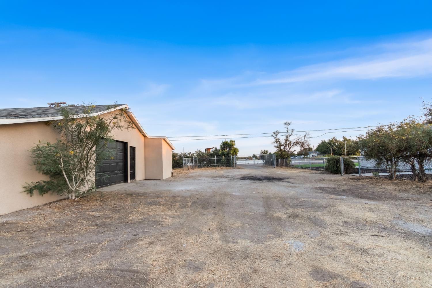900 W Mount Whitney Ave, Riverdale, CA 93656