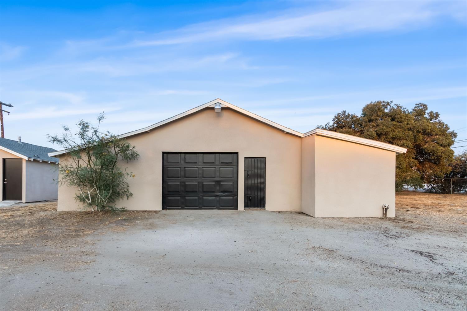 900 W Mount Whitney Ave, Riverdale, CA 93656