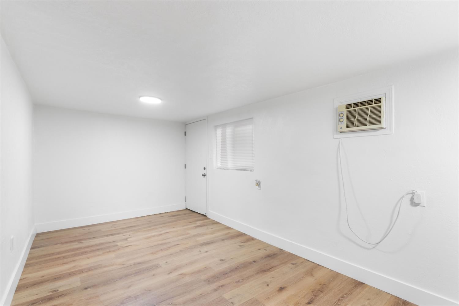 900 W Mount Whitney Ave, Riverdale, CA 93656