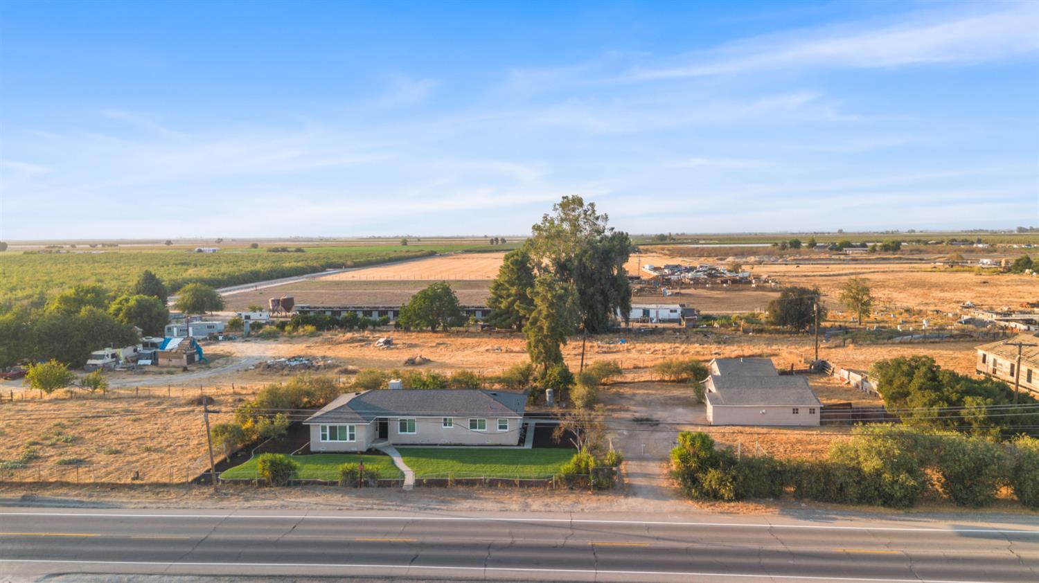900 W Mount Whitney Ave, Riverdale, CA 93656