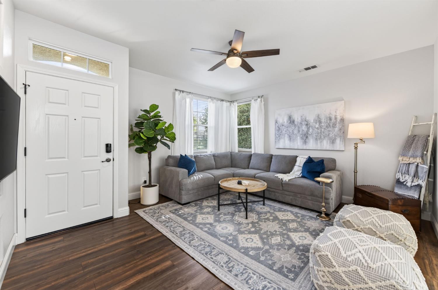 643 W Madrid Ln, Clovis, CA 93619