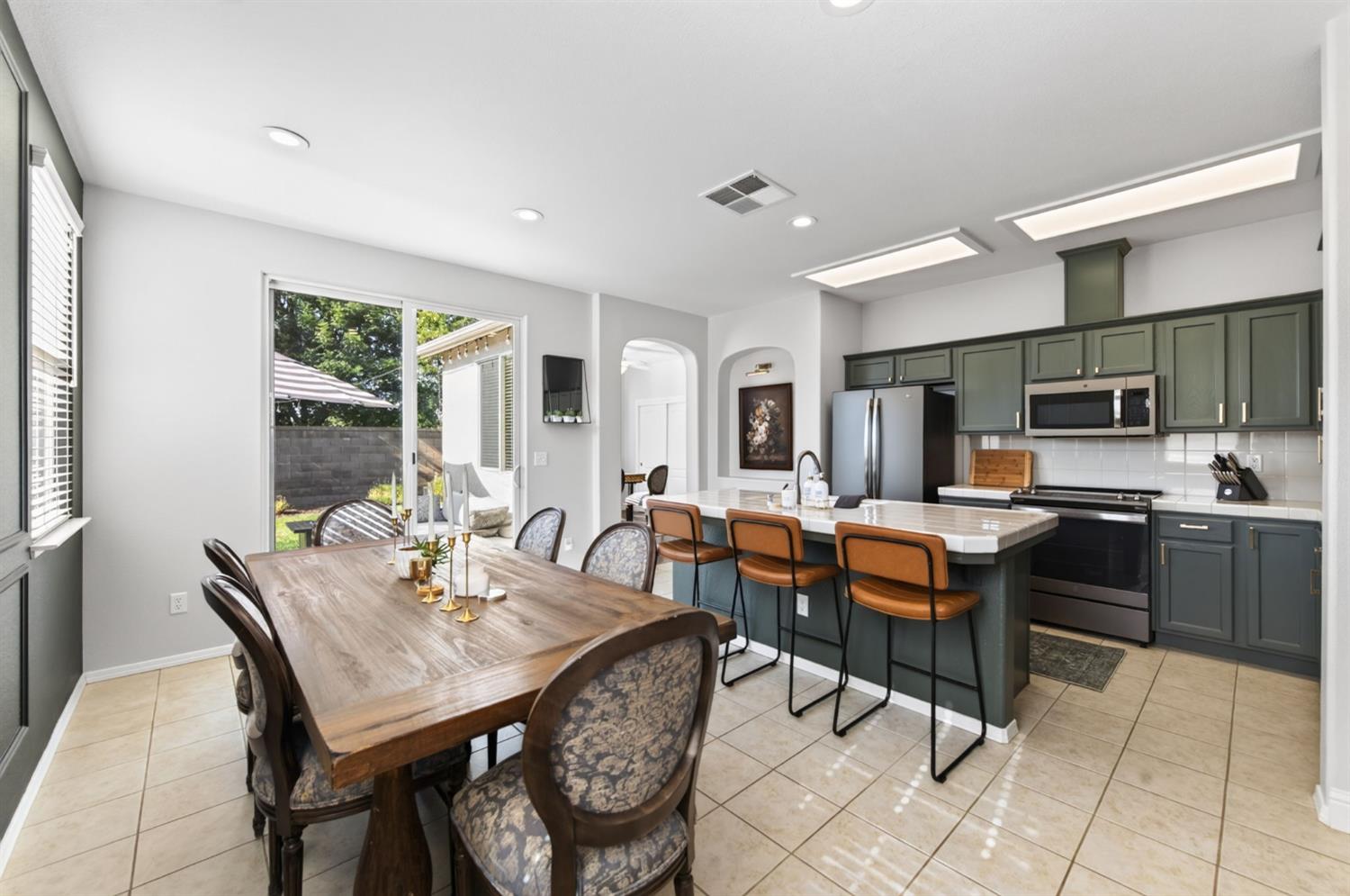 643 W Madrid Ln, Clovis, CA 93619