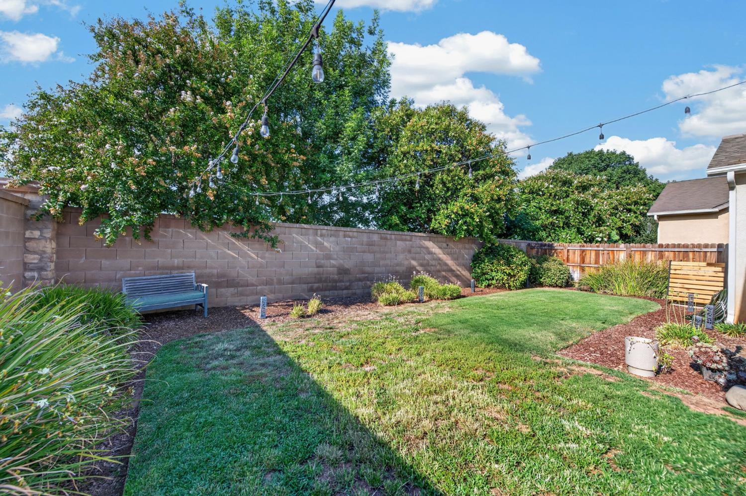 643 W Madrid Ln, Clovis, CA 93619