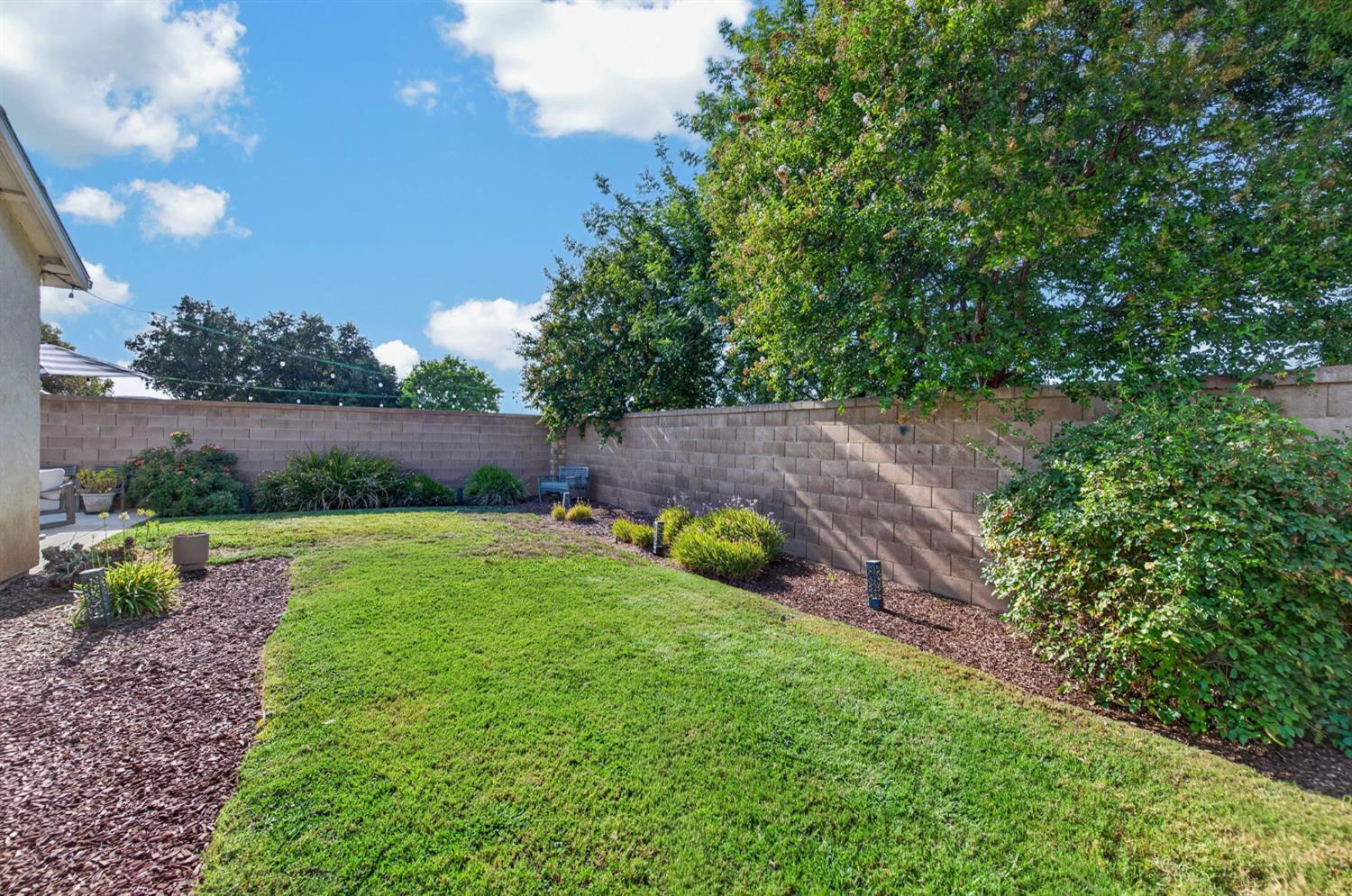 643 W Madrid Ln, Clovis, CA 93619