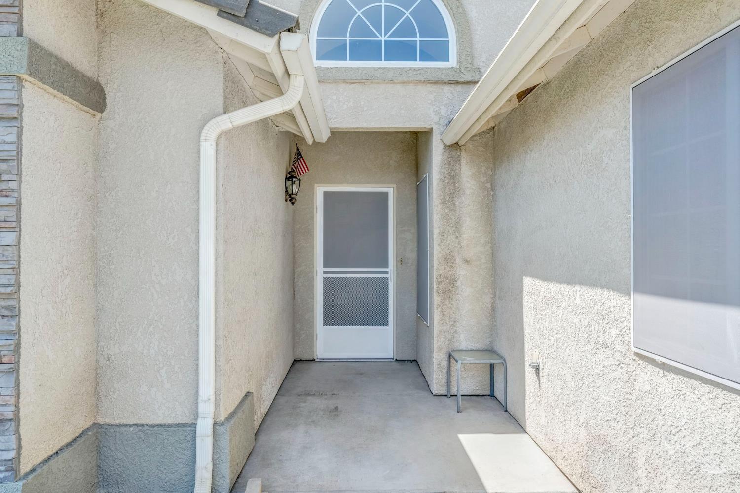 385 S Thomas Ave, Kerman, CA 93630