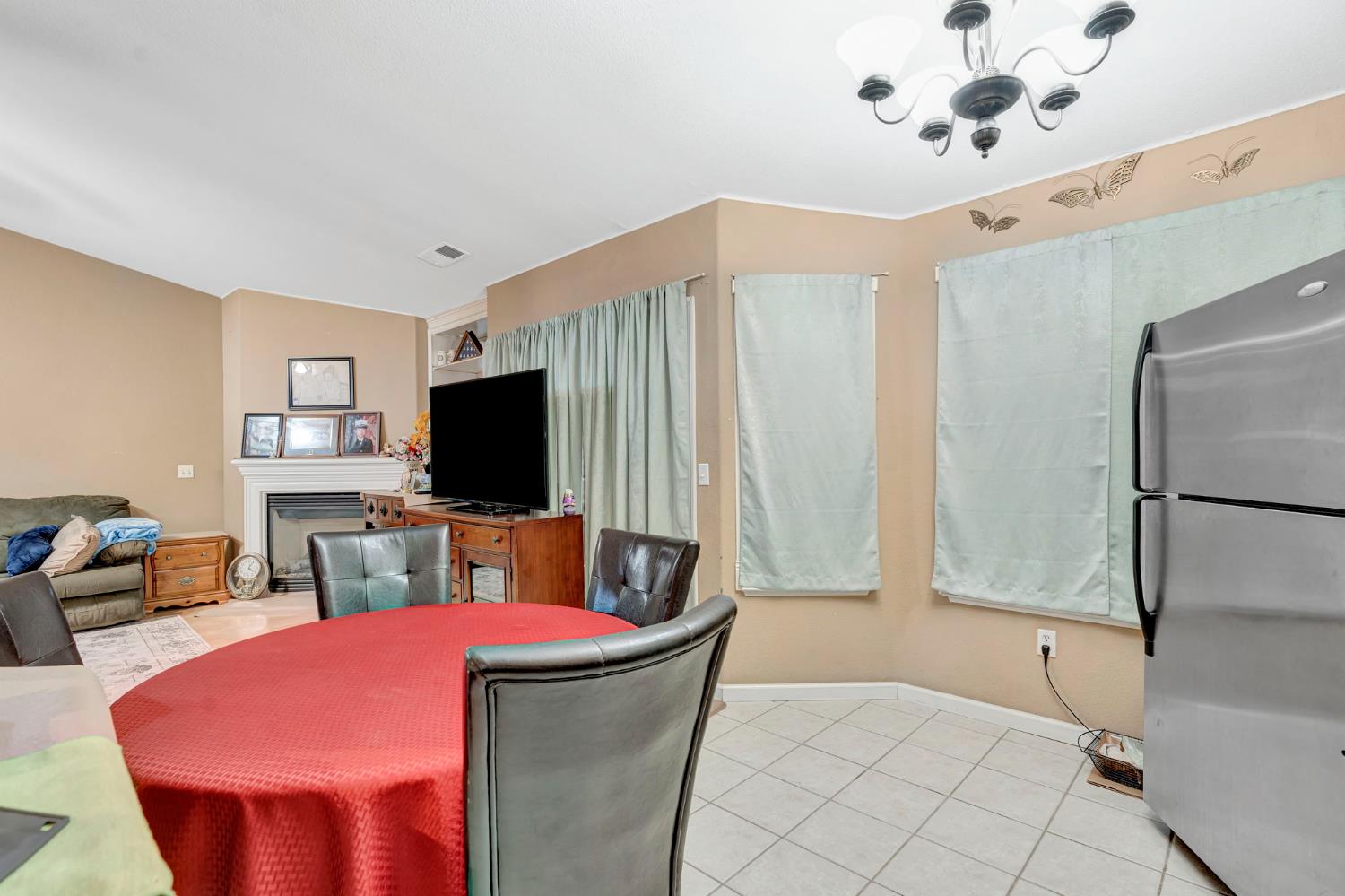 385 S Thomas Ave, Kerman, CA 93630