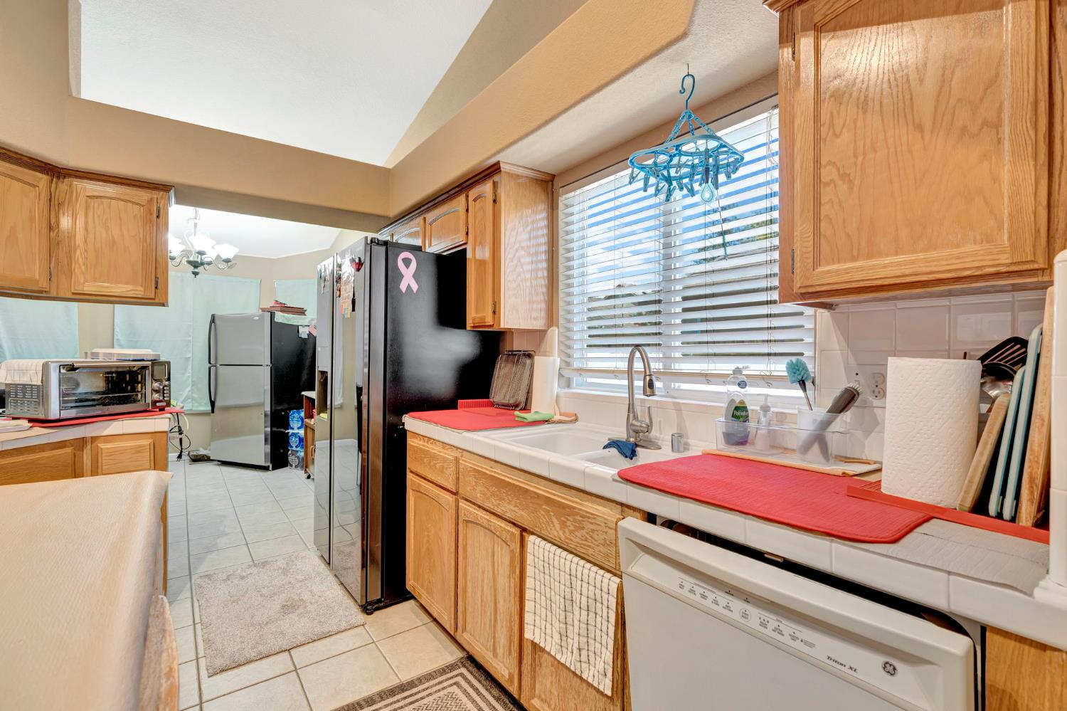 385 S Thomas Ave, Kerman, CA 93630