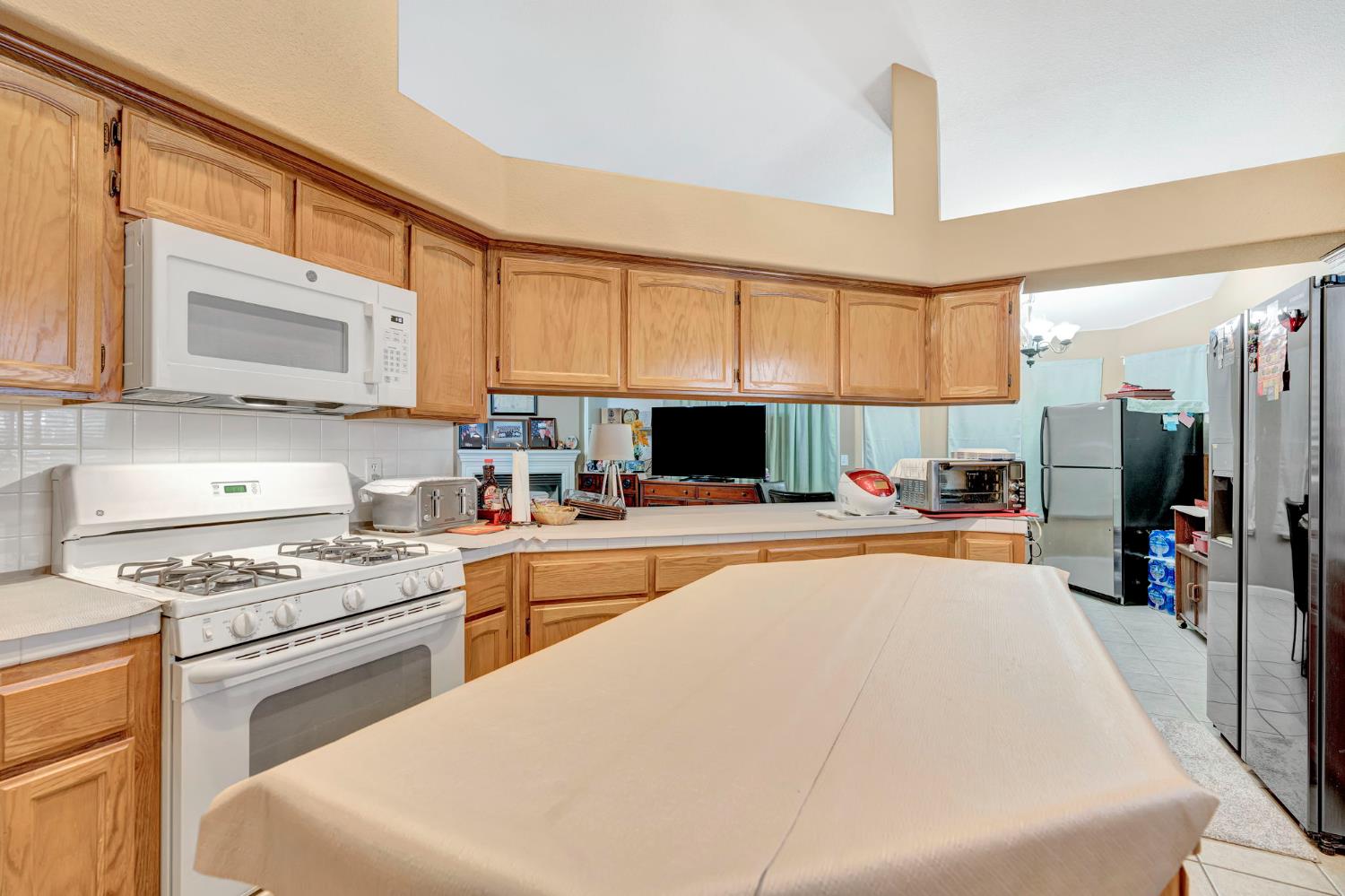 385 S Thomas Ave, Kerman, CA 93630