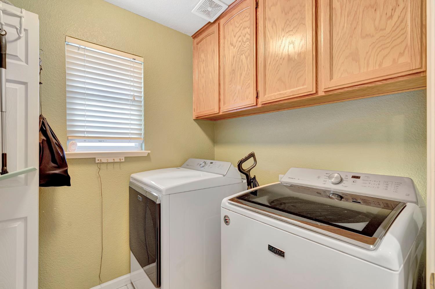 385 S Thomas Ave, Kerman, CA 93630