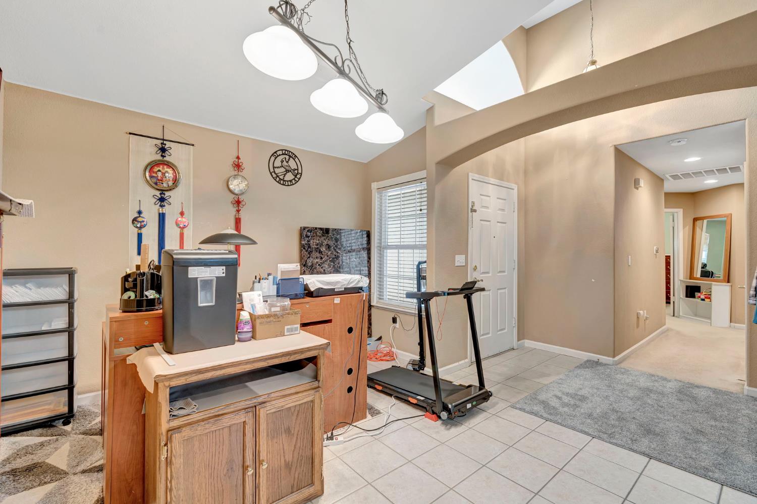 385 S Thomas Ave, Kerman, CA 93630