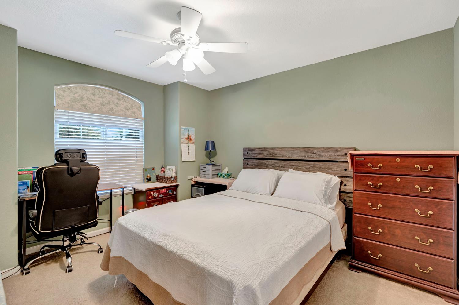 385 S Thomas Ave, Kerman, CA 93630
