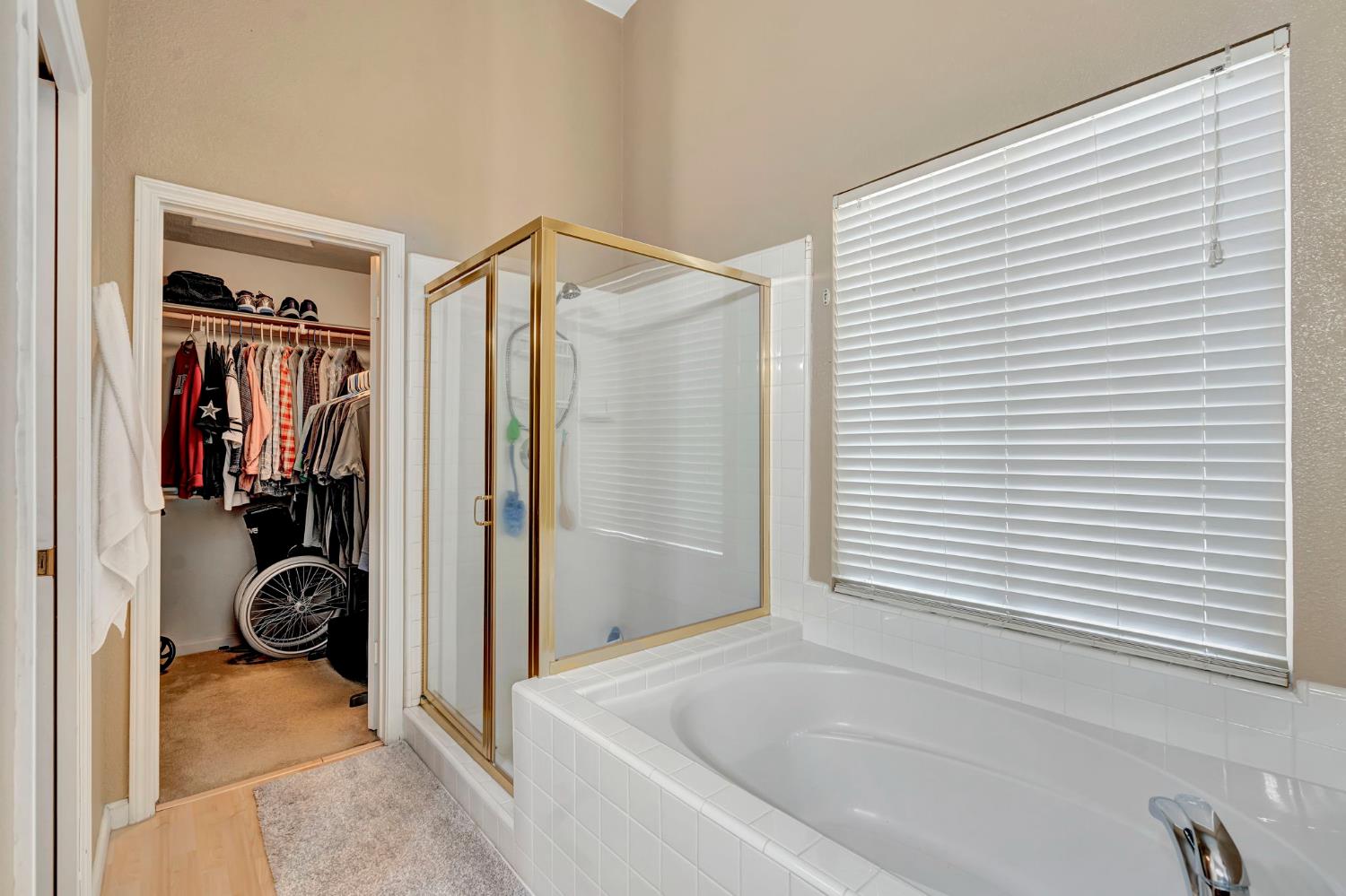 385 S Thomas Ave, Kerman, CA 93630
