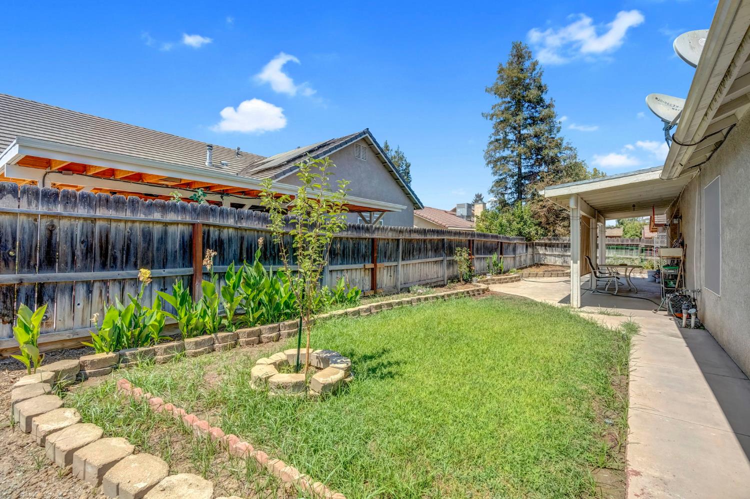 385 S Thomas Ave, Kerman, CA 93630