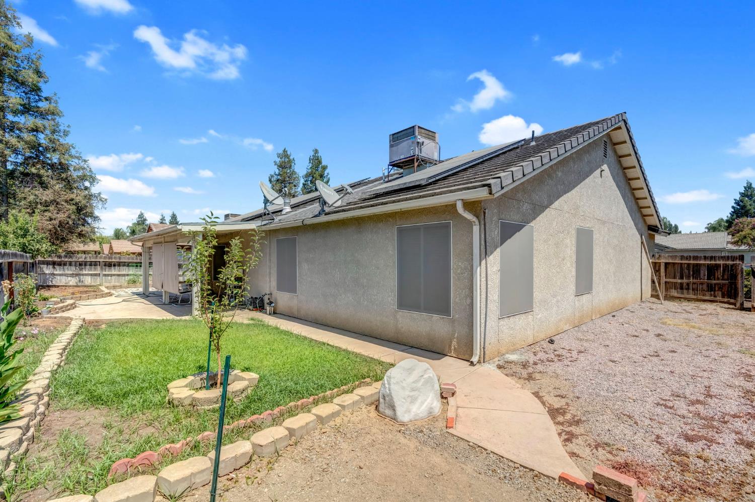 385 S Thomas Ave, Kerman, CA 93630