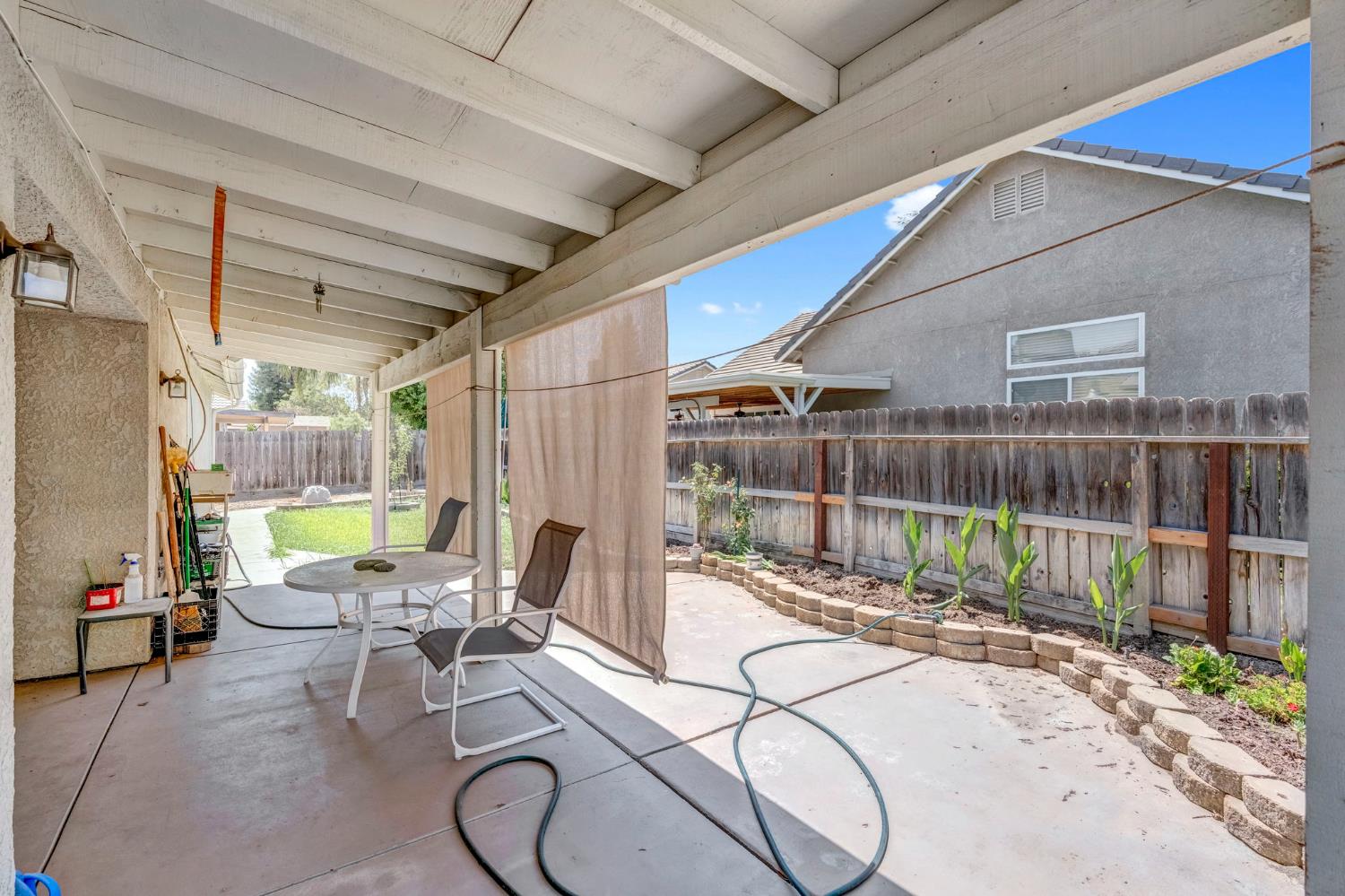 385 S Thomas Ave, Kerman, CA 93630