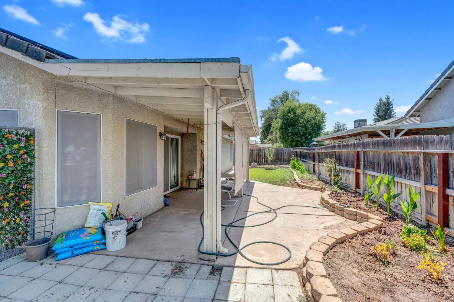 385 S Thomas Ave, Kerman, CA 93630