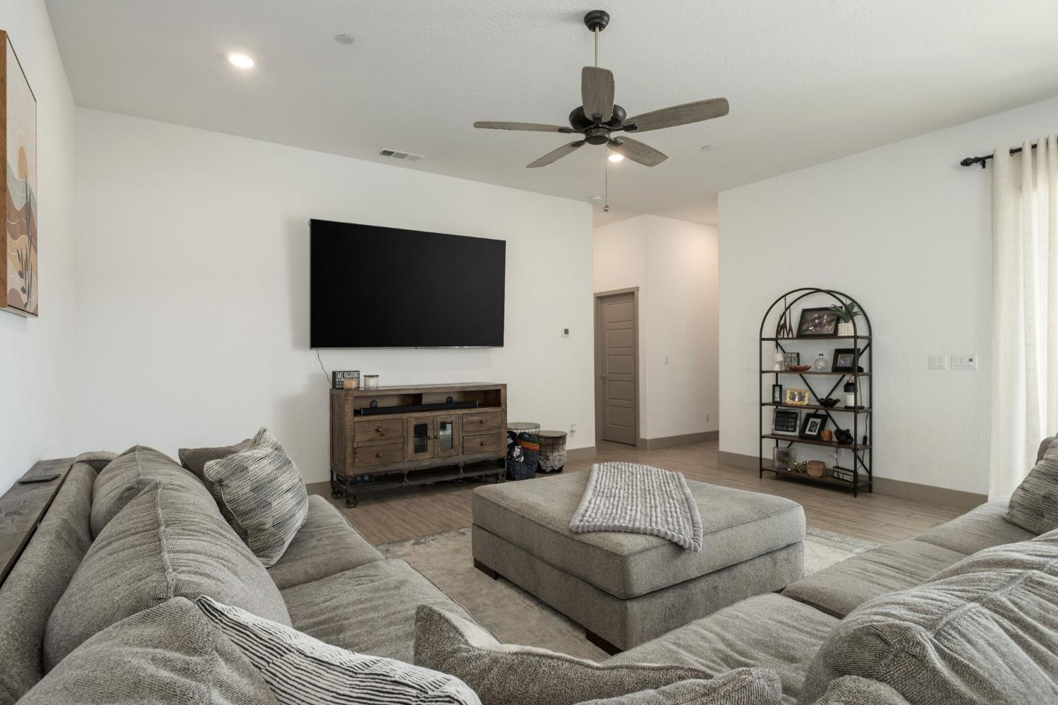 20046 Sunset Dr, Friant, CA 93626