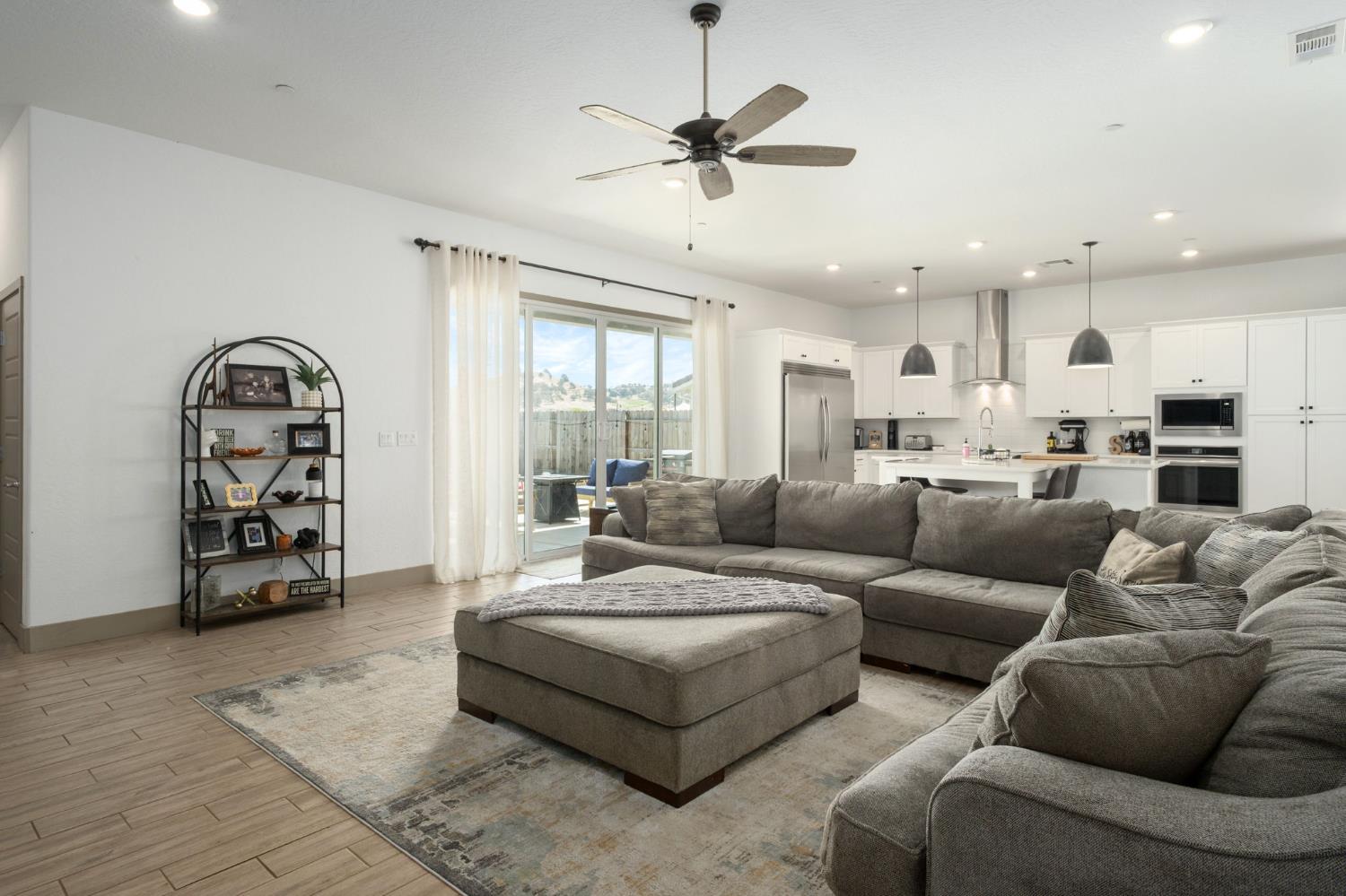 20046 Sunset Dr, Friant, CA 93626