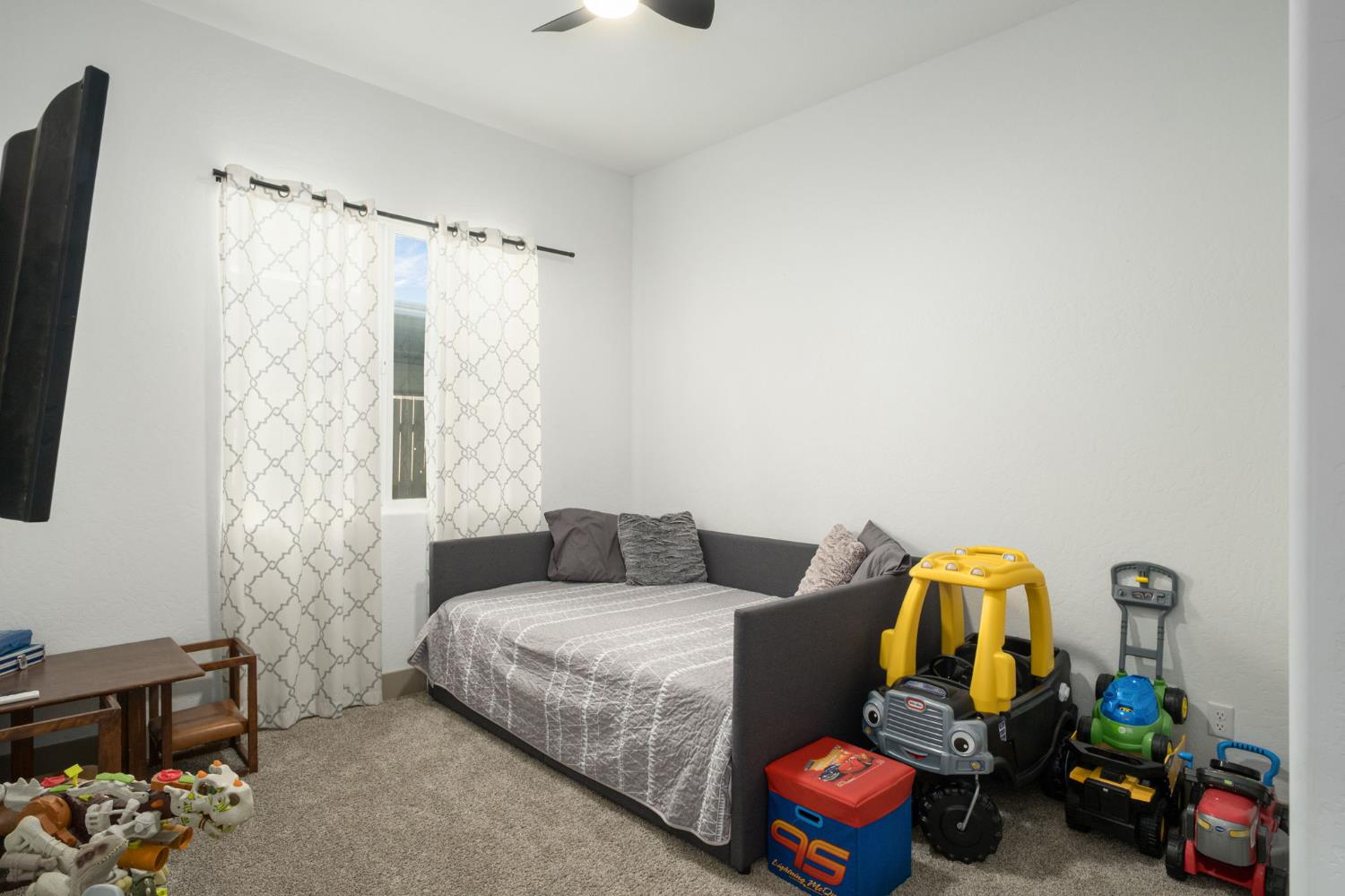 20046 Sunset Dr, Friant, CA 93626