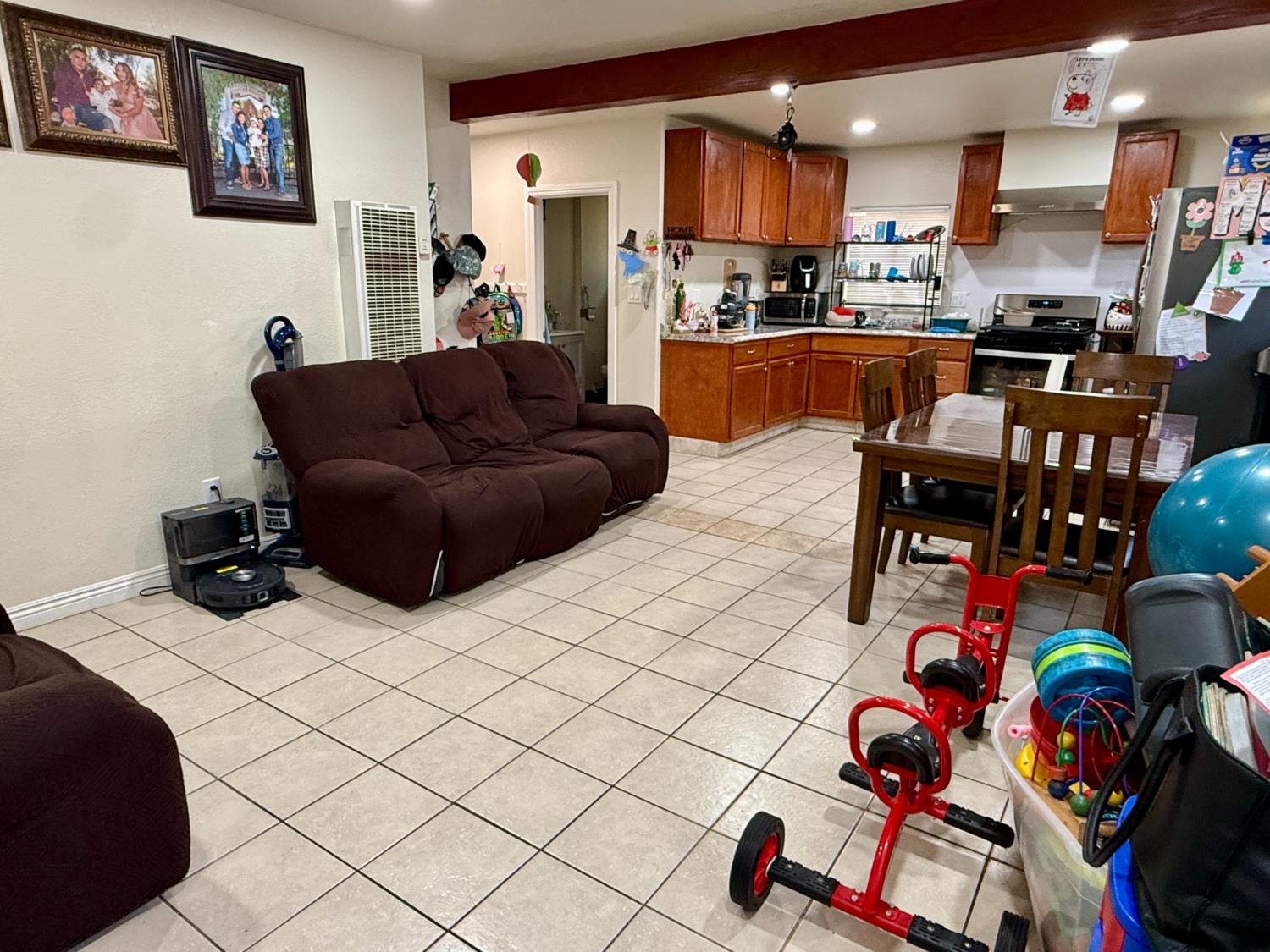 1118 N Augusta St, Fresno, CA 93701