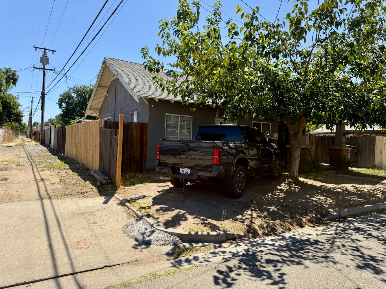 1118 N Augusta St, Fresno, CA 93701