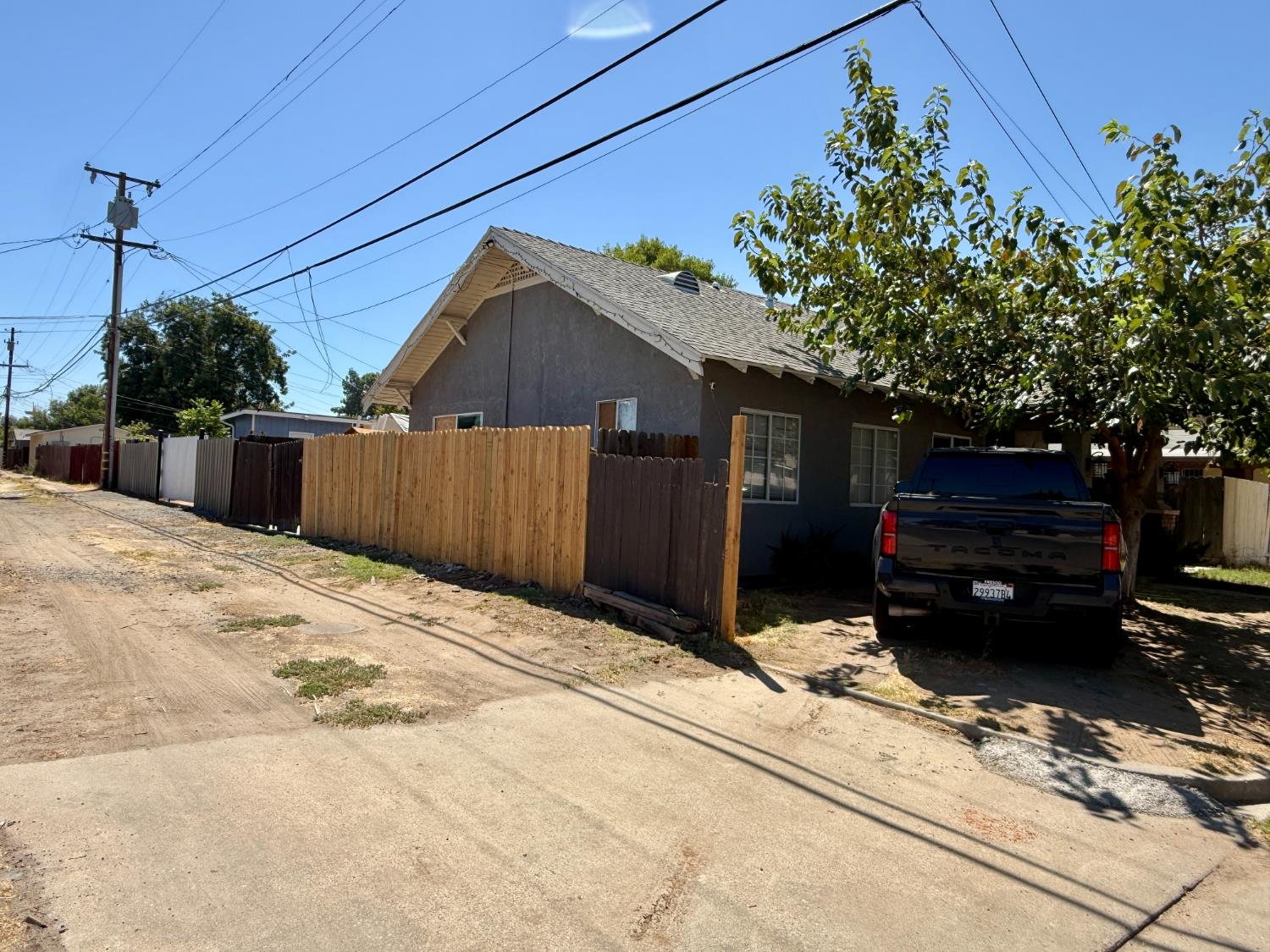 1118 N Augusta St, Fresno, CA 93701