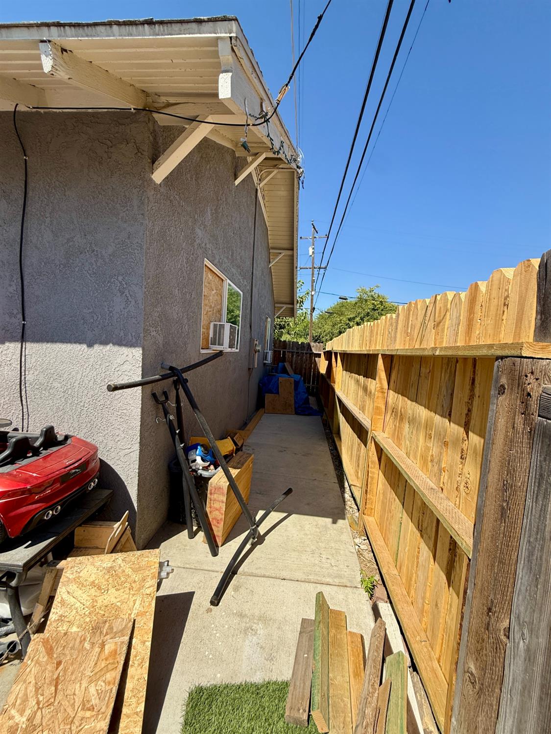 1118 N Augusta St, Fresno, CA 93701