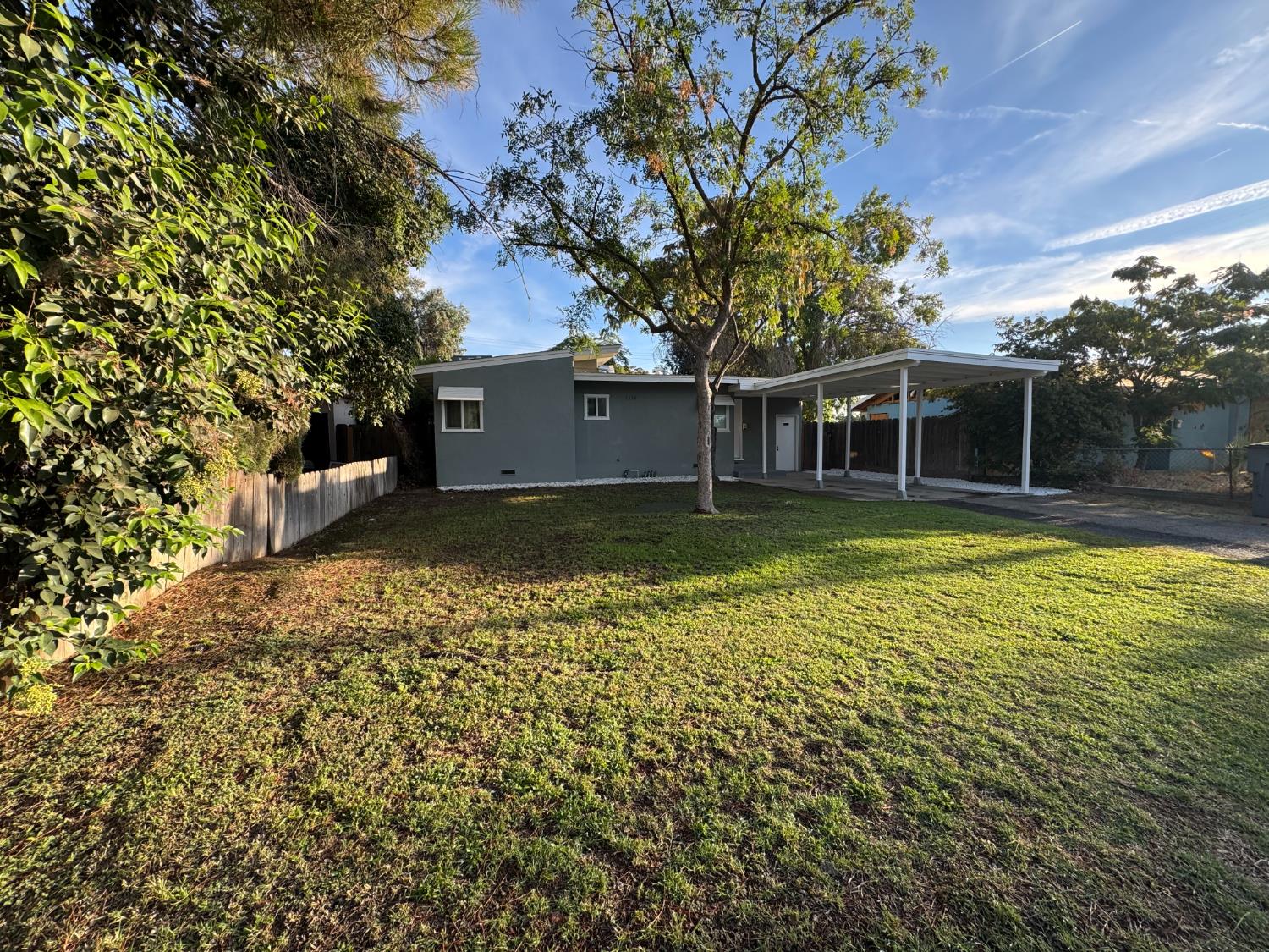 1116 W Dakota Ave, Fresno, CA 93705