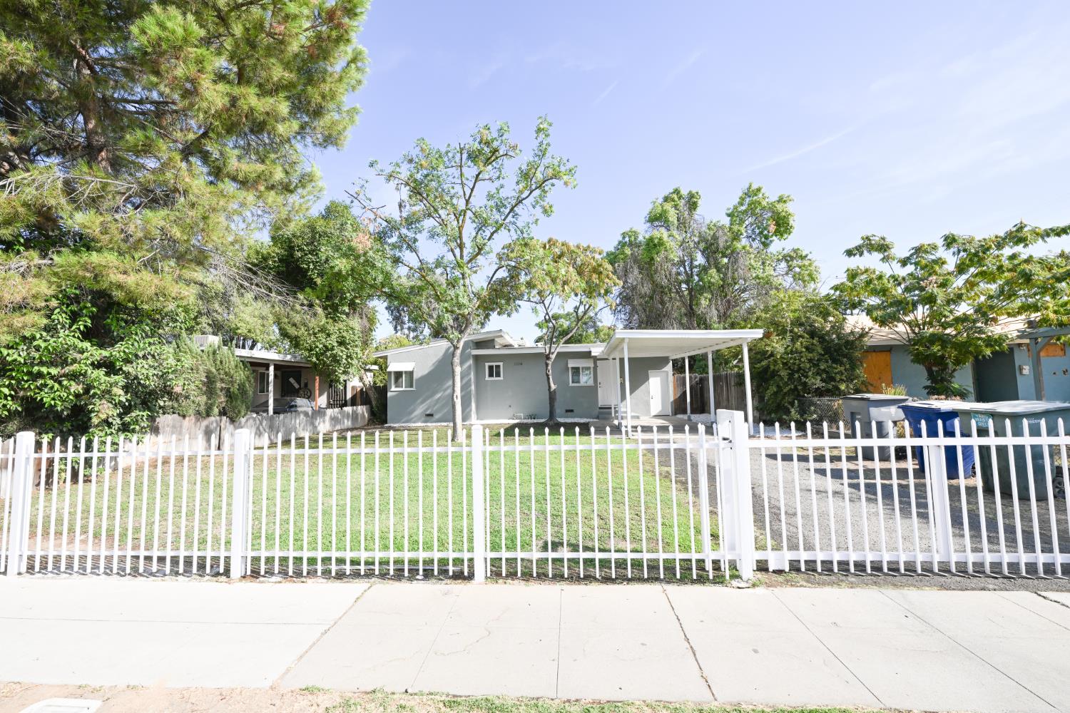 1116 W Dakota Ave, Fresno, CA 93705