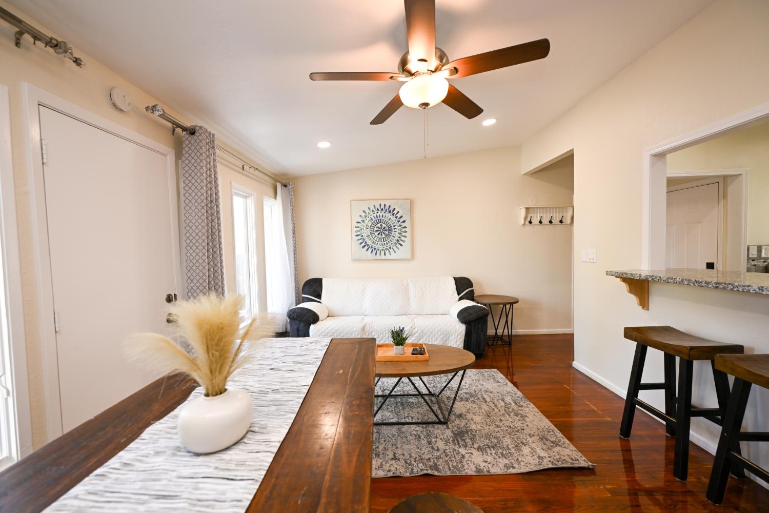 1116 W Dakota Ave, Fresno, CA 93705