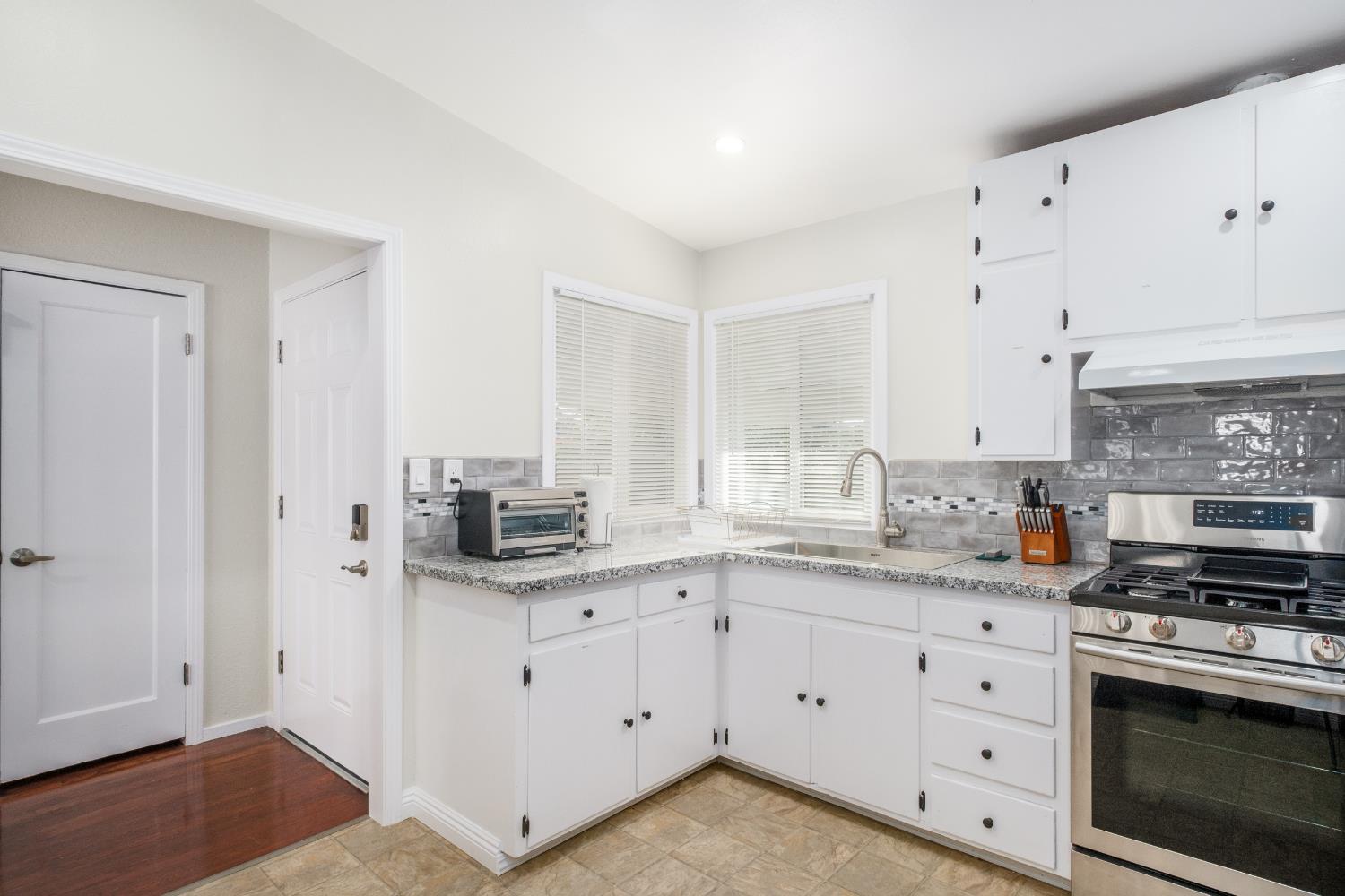 1116 W Dakota Ave, Fresno, CA 93705