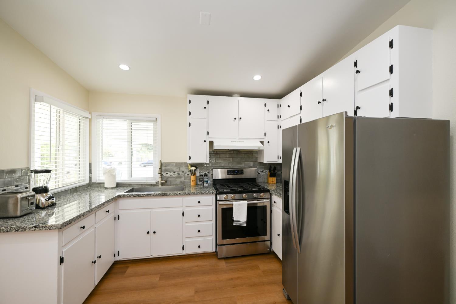 1116 W Dakota Ave, Fresno, CA 93705