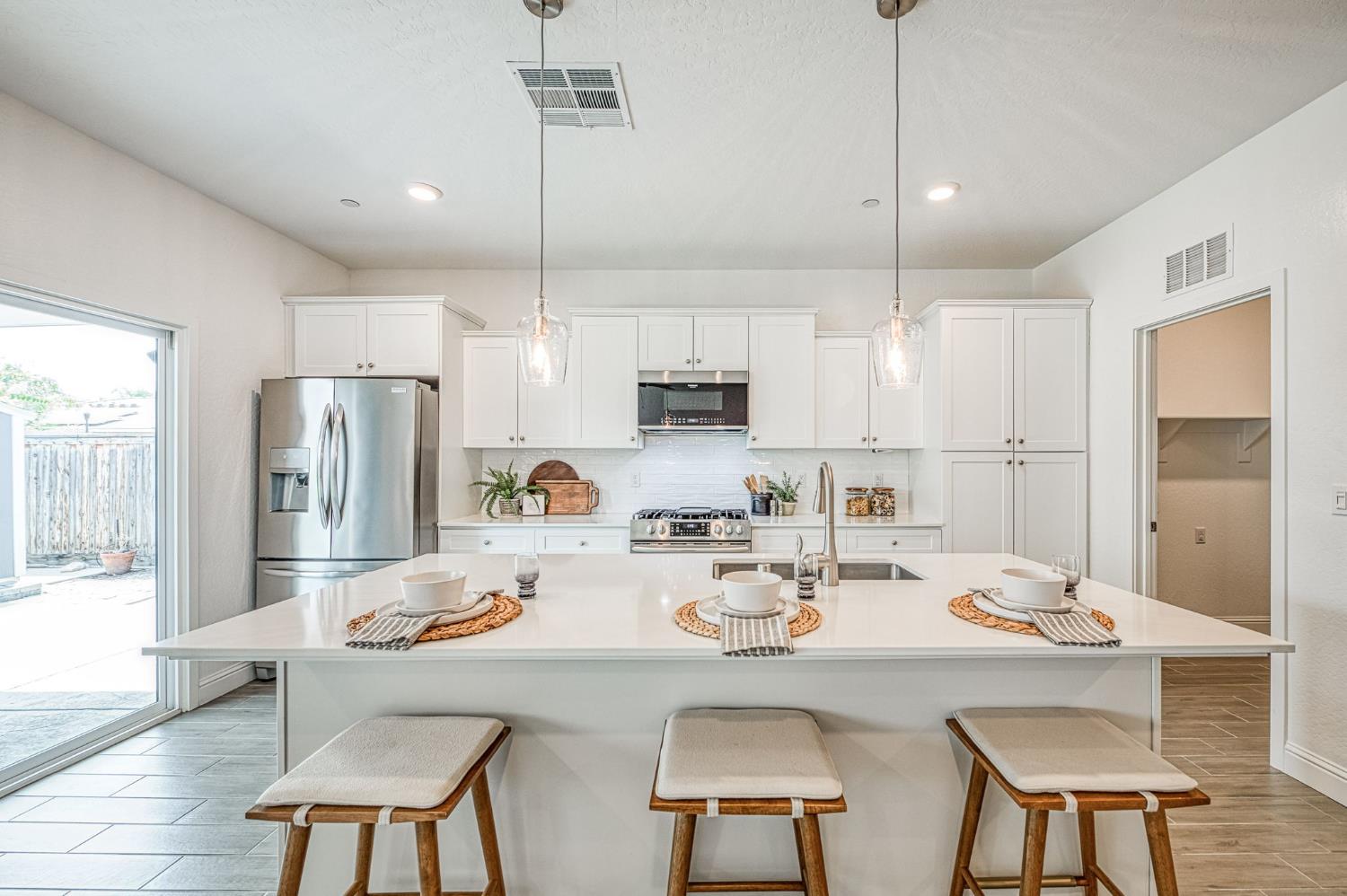 1915 N Marion Ave, Clovis, CA 93619