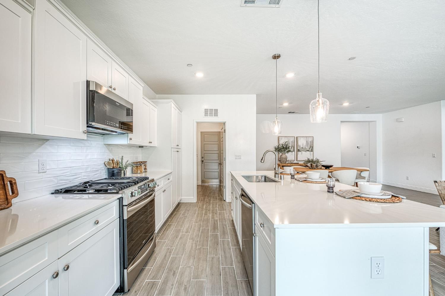 1915 N Marion Ave, Clovis, CA 93619