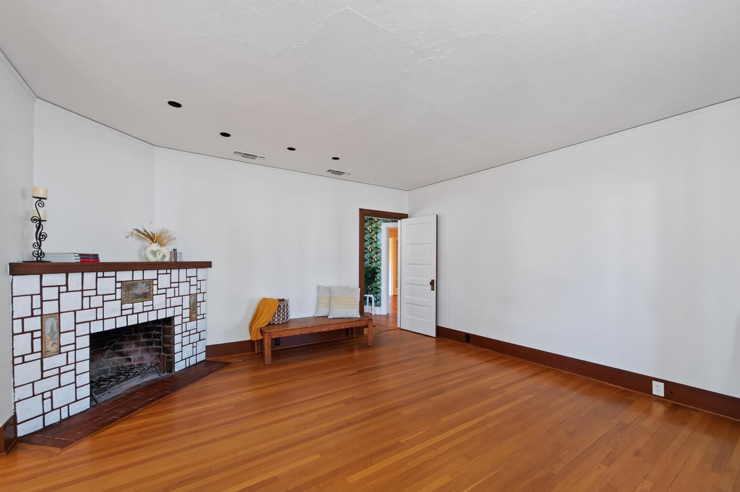 1235 N Arthur Ave, Fresno, CA 93728