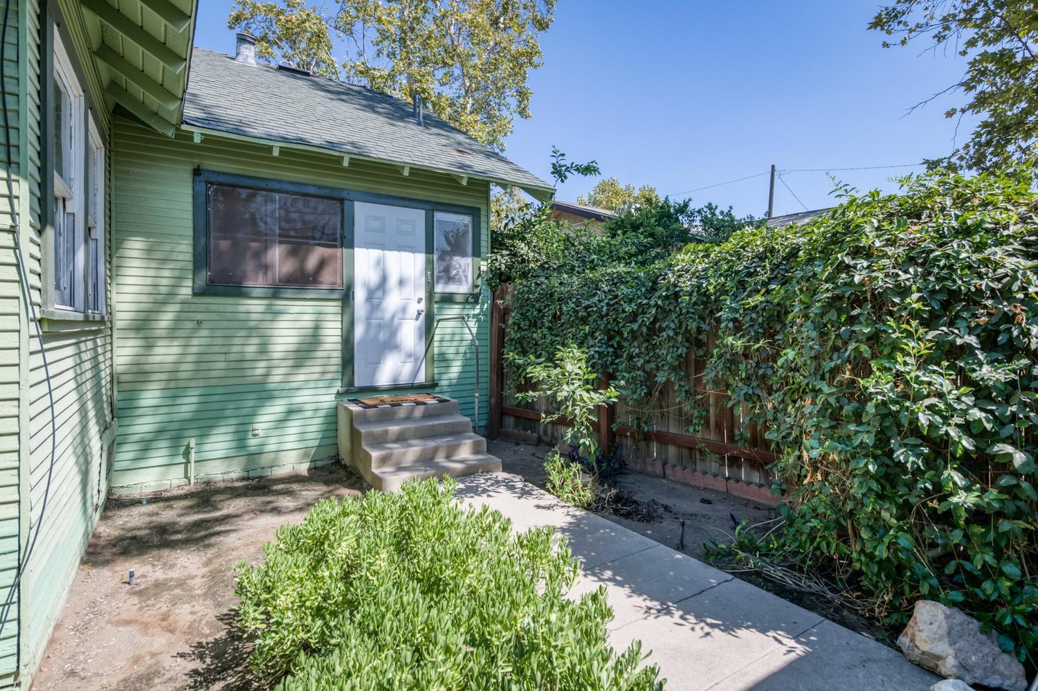 1235 N Arthur Ave, Fresno, CA 93728