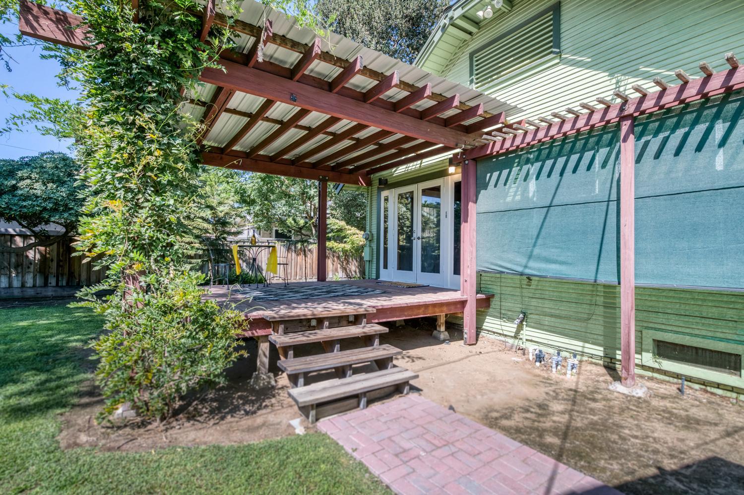 1235 N Arthur Ave, Fresno, CA 93728