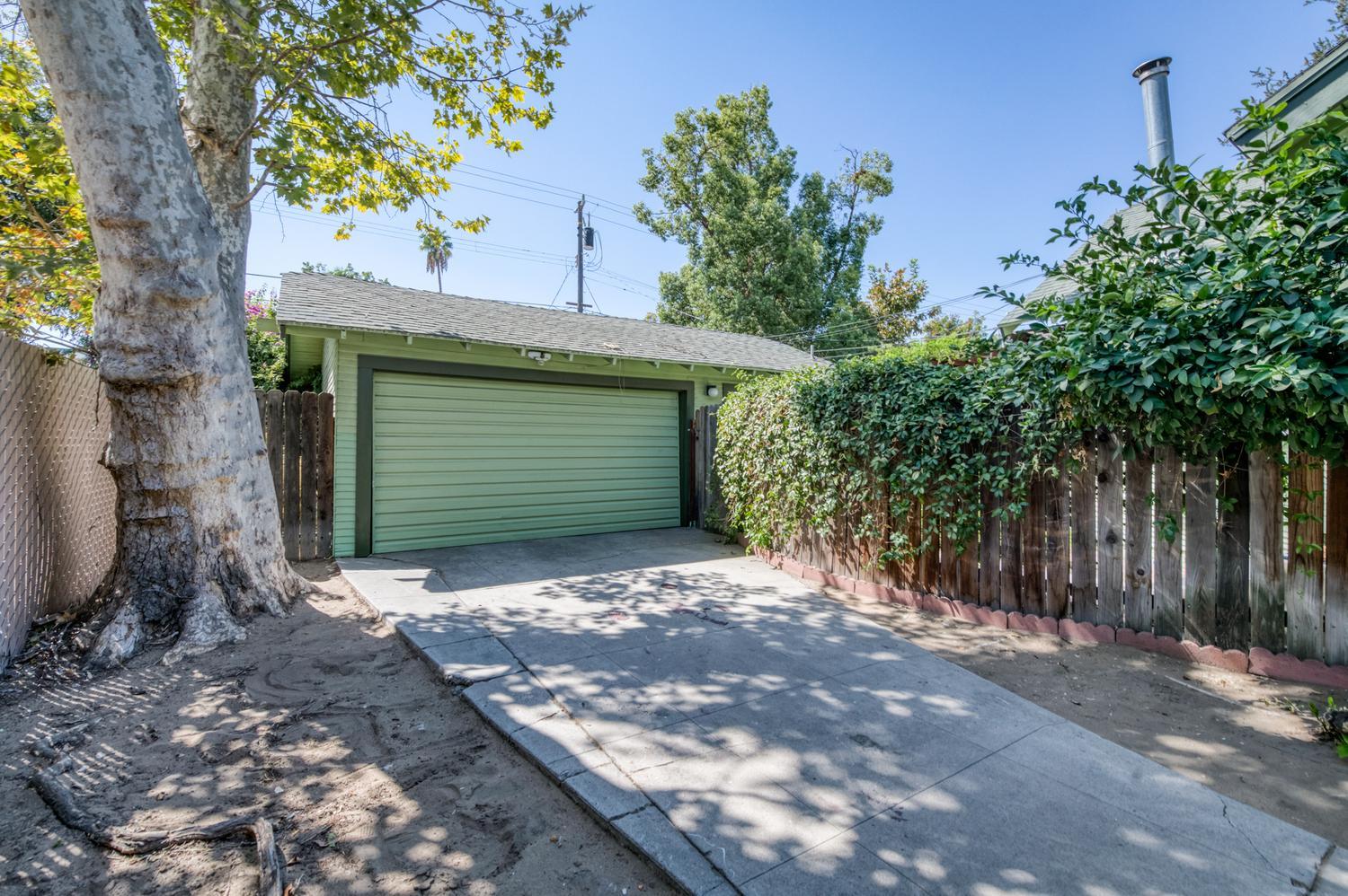 1235 N Arthur Ave, Fresno, CA 93728