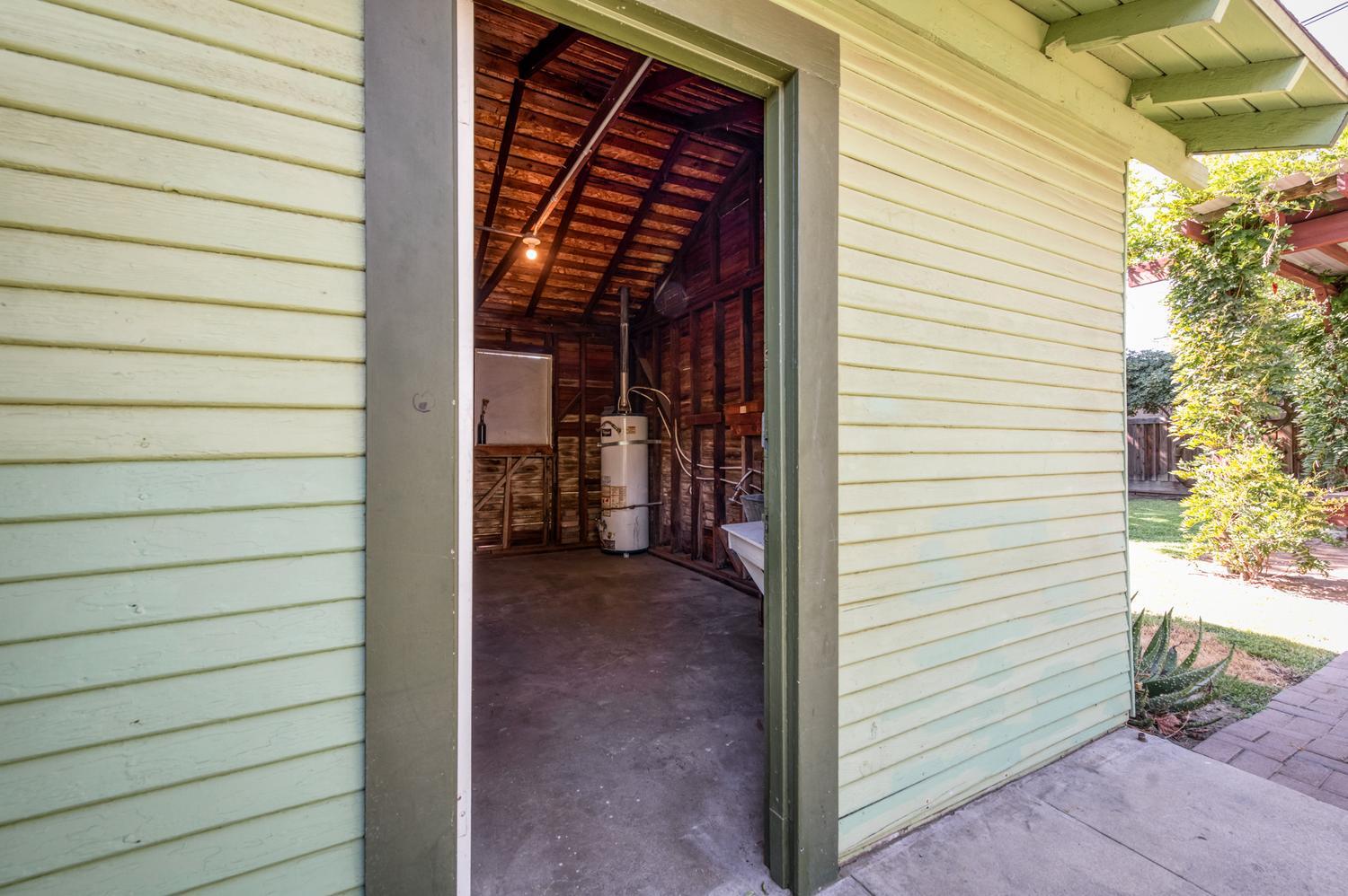 1235 N Arthur Ave, Fresno, CA 93728