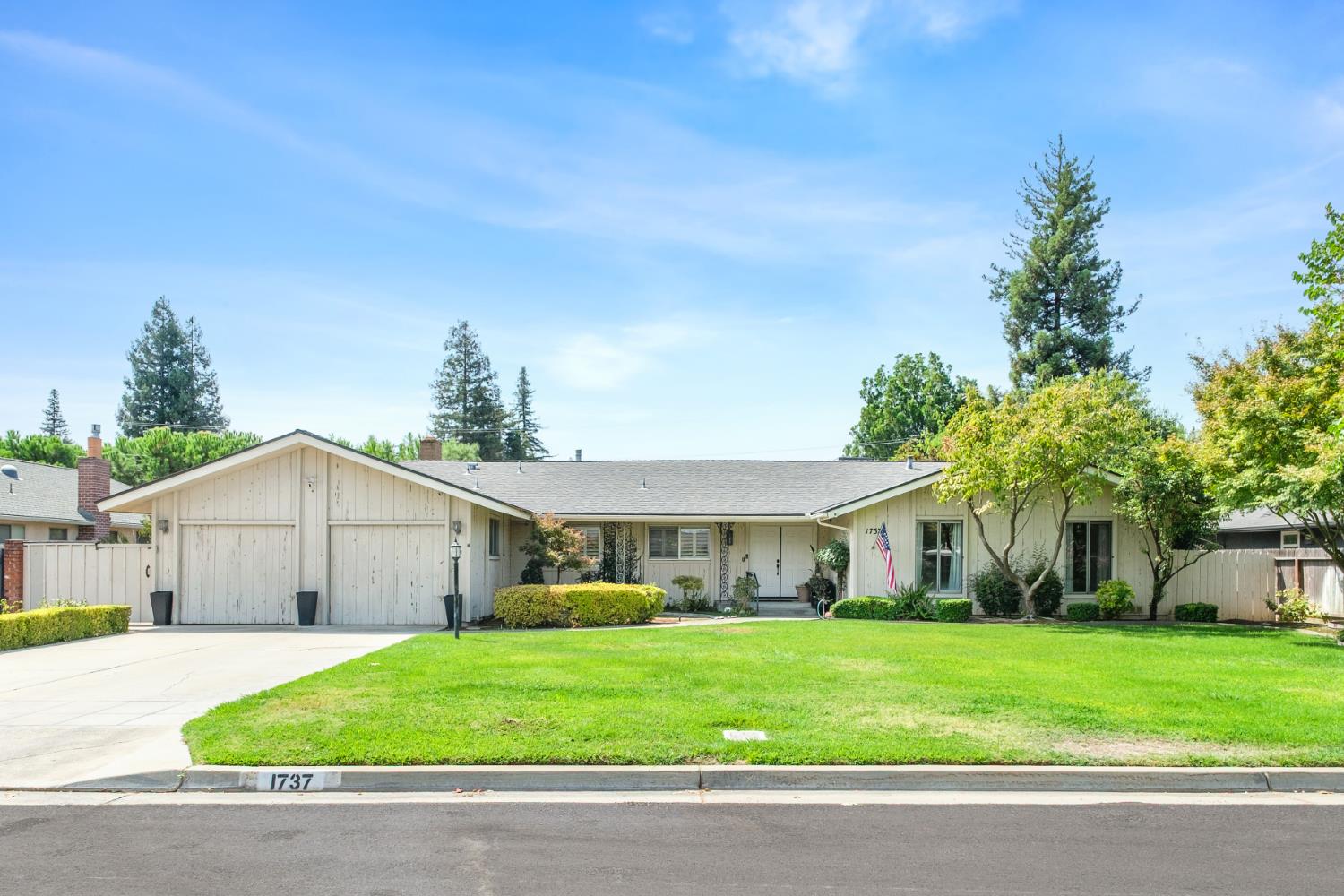 1737 W Roberts Ave, Fresno, CA 93711