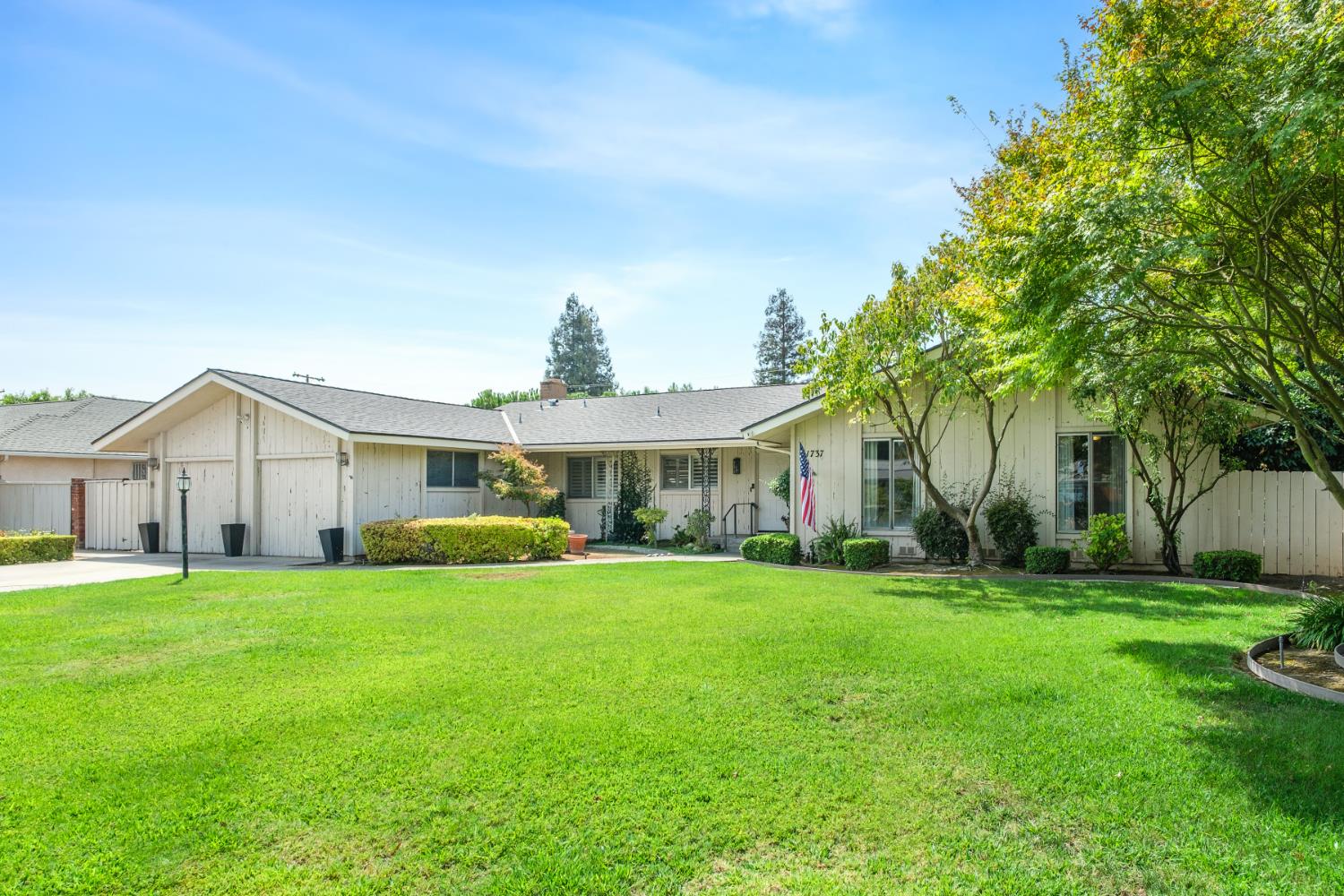 1737 W Roberts Ave, Fresno, CA 93711