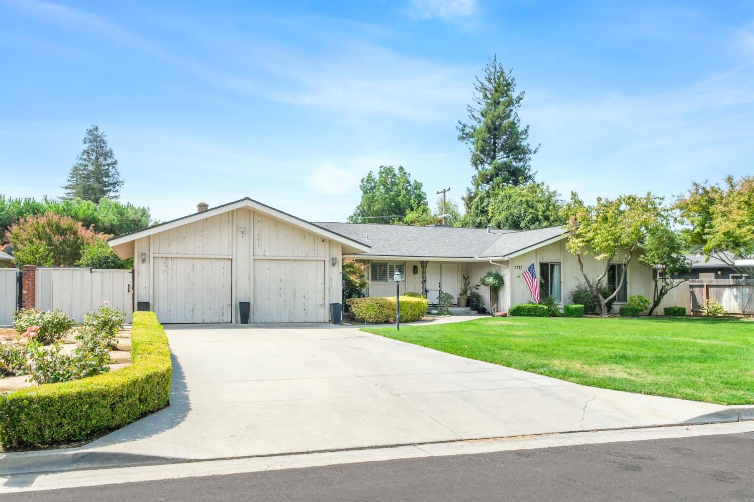 1737 W Roberts Ave, Fresno, CA 93711