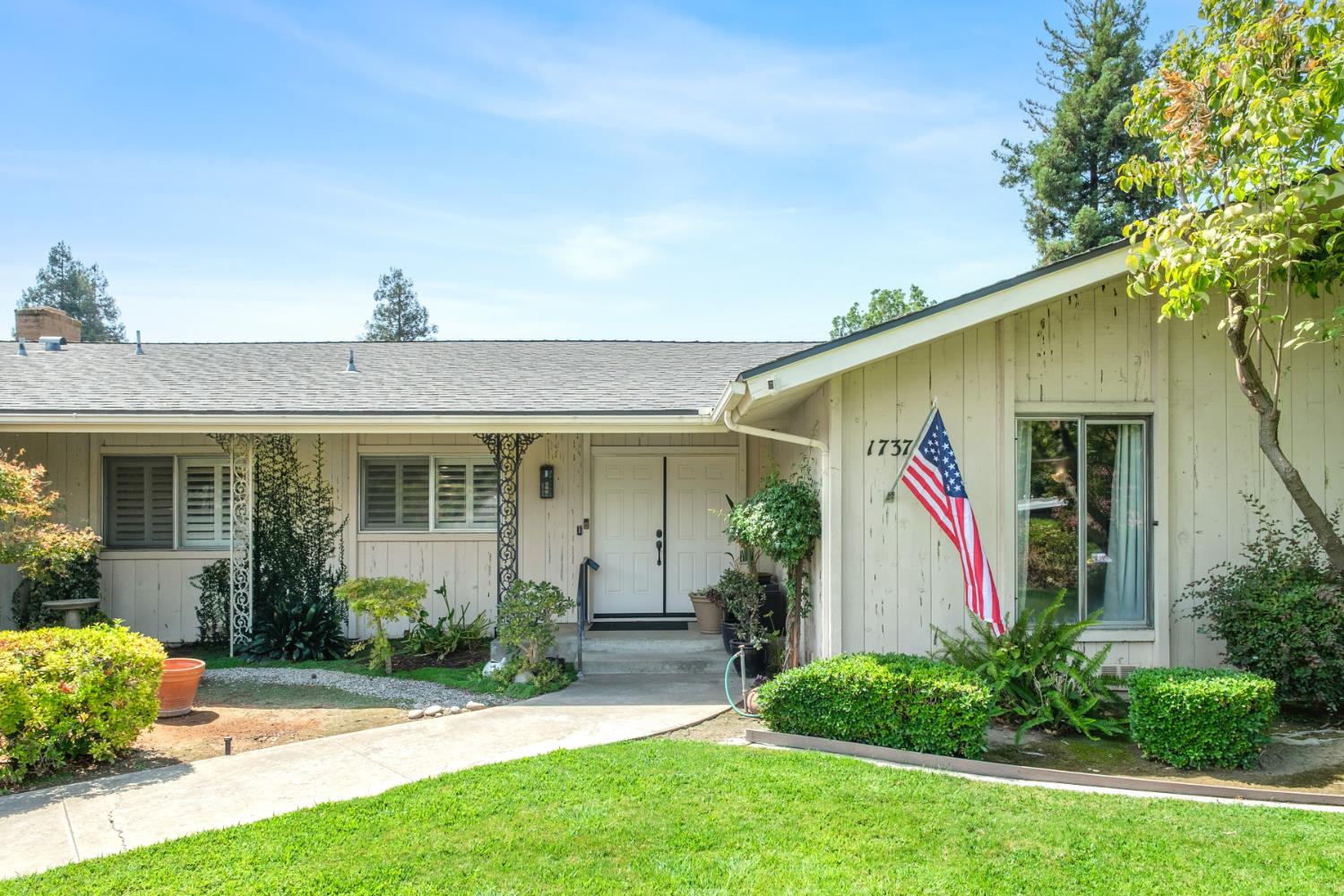 1737 W Roberts Ave, Fresno, CA 93711