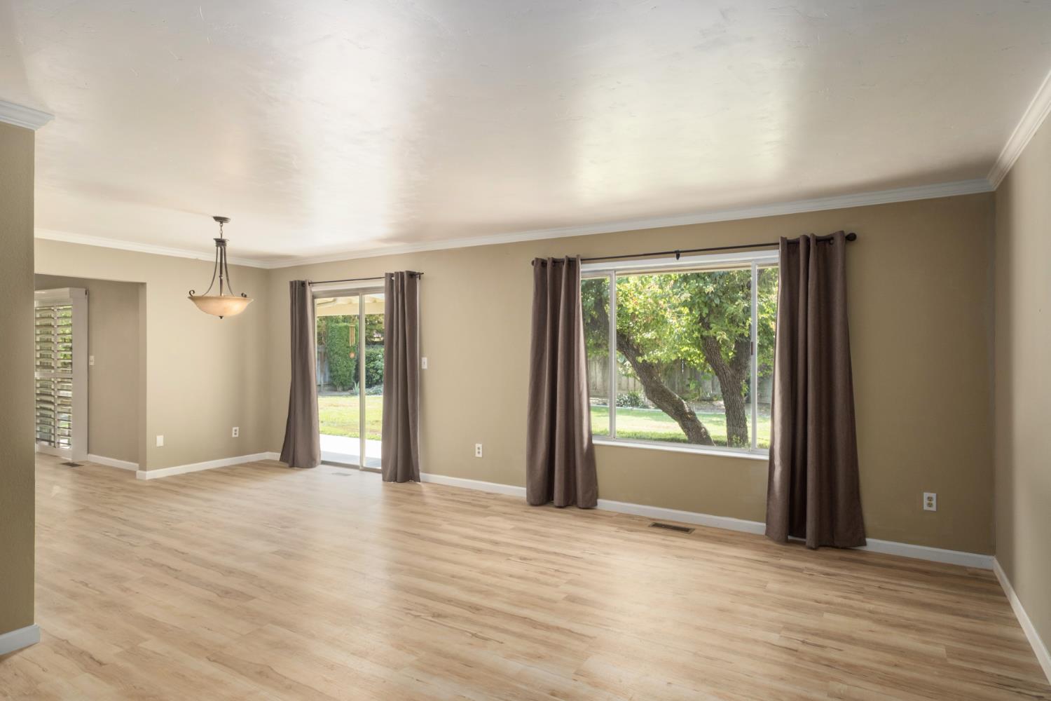 1737 W Roberts Ave, Fresno, CA 93711