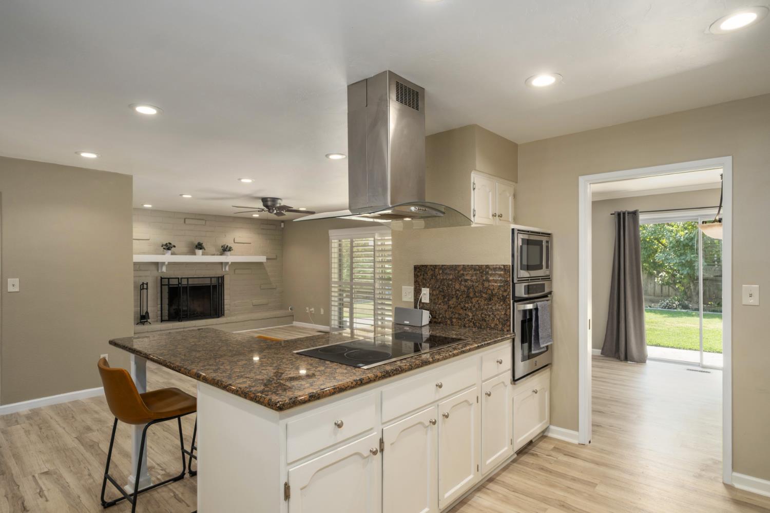 1737 W Roberts Ave, Fresno, CA 93711