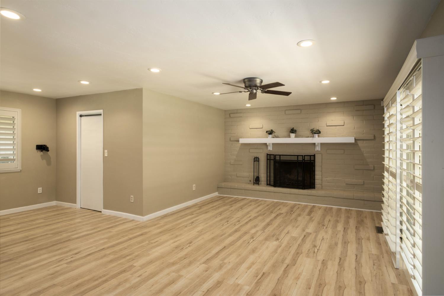 1737 W Roberts Ave, Fresno, CA 93711