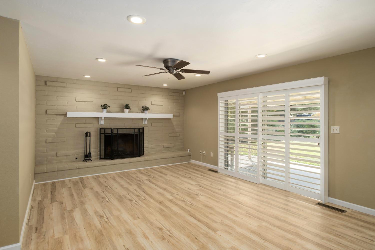 1737 W Roberts Ave, Fresno, CA 93711