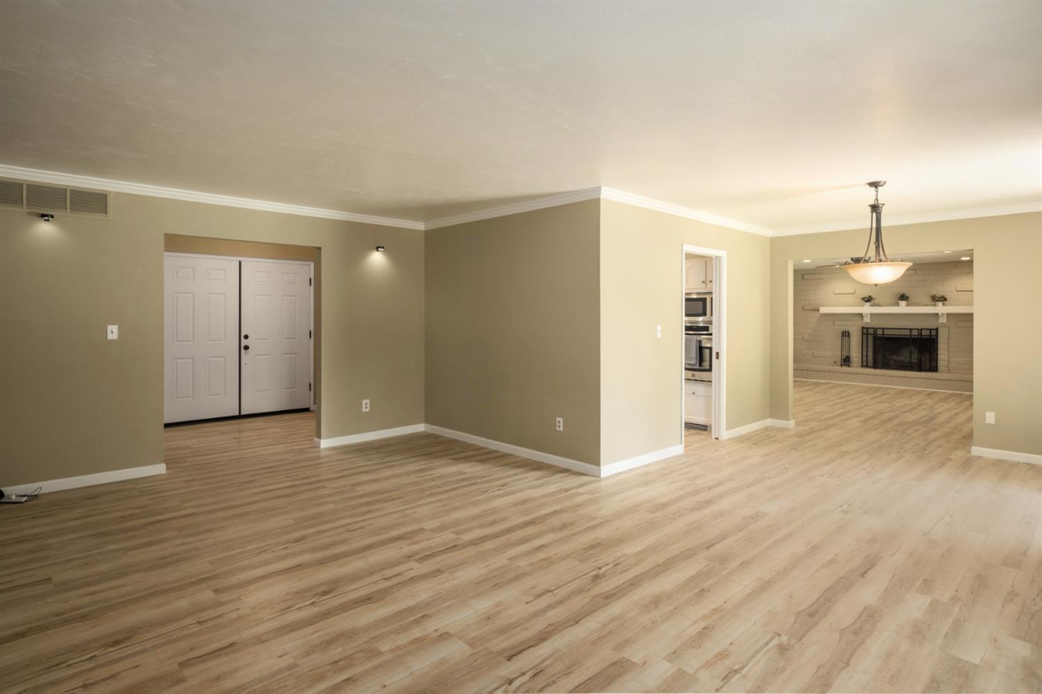 1737 W Roberts Ave, Fresno, CA 93711