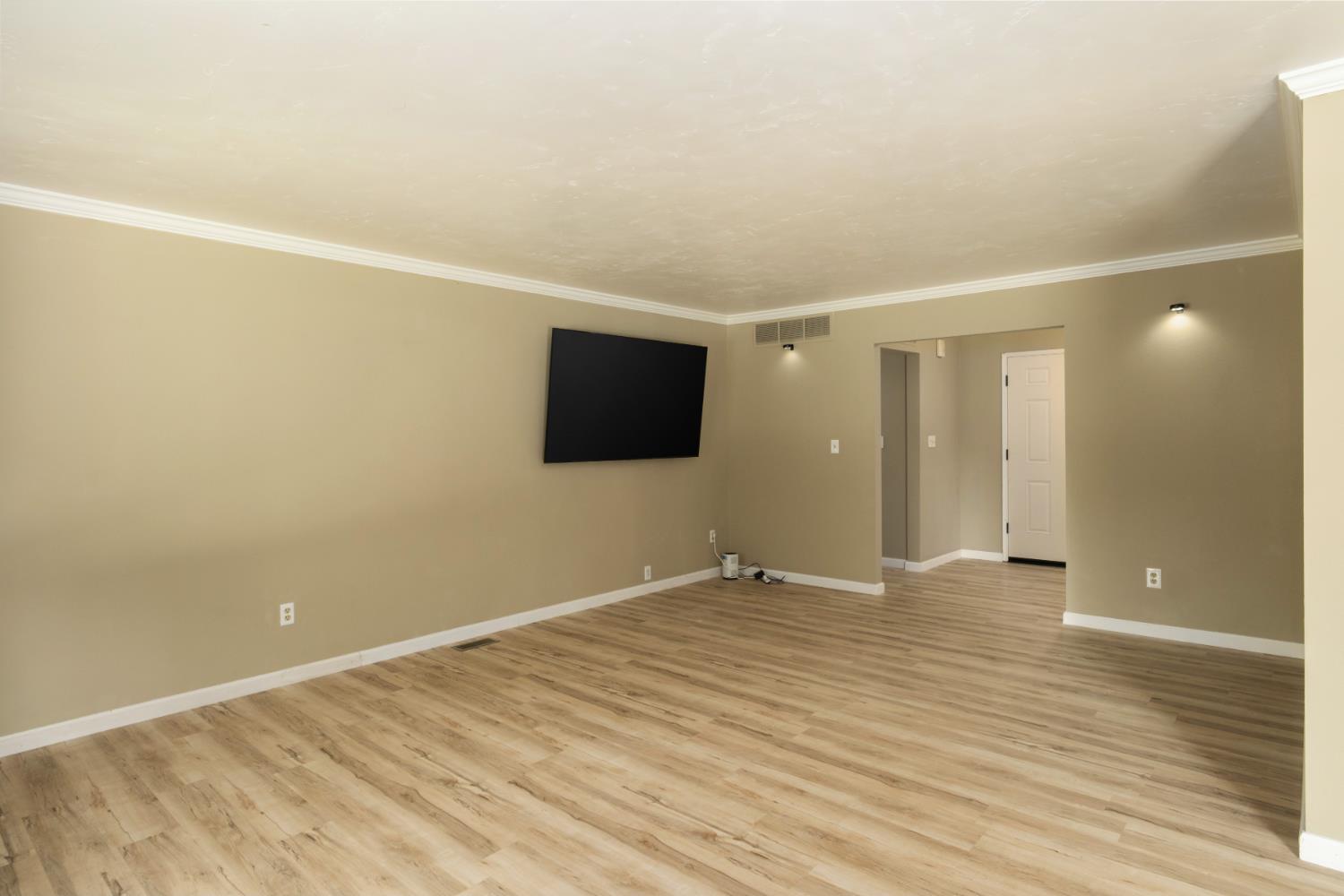 1737 W Roberts Ave, Fresno, CA 93711